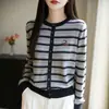 Suéter de lã fina com listras delicadas, bordado vintage de dois dachshunds, divertido e chamativo, versátil para primavera e outono, elegante suéter feminino