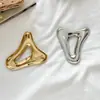 Coleção de Broches Irregulares de Pérola Flor de Cruzamento para Mulheres, Luxo Leve, Alto Padrão, Retrô, Broche Versátil com Corsage para Terno