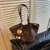 Bolso Grande de Mujer con Estampado de Leopardo Personalizado 2026 Otoño Nuevo Estilo Moda Bolso de Hombro Único Bolso Tote de Mano para el Trabajo y el Trayecto