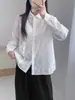 Camisa blanca de estilo dulce francés con cuello de muñeca bordado para mujer, de manga larga, con un elegante diseño de retazos de encaje y tela jacquard
