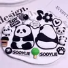 Vista Trasera de un Panda Gigante, Dijes para Zapatos, Accesorios Decorativos para Zapatos, Dijes para Zuecos, Funda de Teléfono DIY de Resina de PVC, Decoraciones para Botellas de Agua