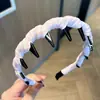 Diadema Antideslizante con Dientes Envuelta en Tela a Cuadros Estilo Nuevo 2026 para Mujer, Diadema de Parte Superior Alta, Accesorio para el Cabello de Moda y con Estilo