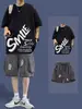 Conjunto casual de verão para homens, conjunto moderno de shorts de manga curta, combinado com uma camiseta jovem para um look de duas peças descolado e estiloso