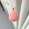 Colgante de Jade Seda Dorada Natural de Xinjiang Flor de Durazno Relleno Nube Propicia Candado Collar Hebilla de Seguridad Garra de Gato de Jade Colgante de Jade