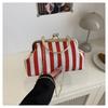Bolsa Feminina Nova Bolsa de Mão Feminina Listrada Vertical Transfronteiriça Bolsa Concha de Cor Contrastante Tendência da Moda Bolsa Transversal com Corrente de Nicho