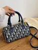 Bolsas de Mujer al por Mayor Transfronterizas, Bolsas Cilíndricas Impresas de Alta Calidad Estilo Retro Popular Nuevo, Bolsos Boston, Bolsos Cruzados de Hombro Único