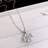 Colar Coração Flor Zircônia Super Brilhante Estilo Retrô, Corrente para Suéter de Luxo Leve e de Alta Qualidade, Colar Elegante Simples e Versátil para Mulheres