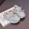 Zapatos para Niñas 2026 Verano Nuevas Llegadas Niños Princesa Deportivos Zapatos de Papá Modernos Suela Suave Zapatos de Malla Simple Transpirables Huecos