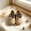 Sapatos Mary Jane de Tricô Retrô para Bebê 2026 Outono Novo Estilo Sapatos Individuais de Princesa para Meninas com Tira Dupla de Fivela Strass Sapatos Pequenos de Couro