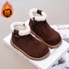Botas de nieve para niños 2025 invierno zapatos de pelo niñas más terciopelo Birkenstock botas de cuero niño mediano cálido cómodas dos botas cortas de algodón