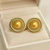 Brincos de Tarraxa Xinshi com Pérola Francesa em Círculo Banhados a Ouro Real, Modernos e Elegantes, Brincos de Personalidade Vintage de Nicho