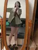 Traje de Camisa de Manga Corta a Rayas Verdes Estilo Perezoso para Mujer Verano Retro Universitario Top Holgado Falda Plisada Moderno
