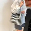 Bolsa de Lona Listrada Vertical Super Popular Estilo Coreano para Mulheres 2025 Nova Bolsa de Mão Literária Retrô de Grande Capacidade para o Dia a Dia