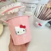 Porta lapiceros de Hierro Simple Hello Kitty Corazón Lindo Femenino Gran Capacidad Cubo de Almacenamiento de Escritorio para Estudiantes Oficina