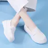 Zapatos de enfermera para mujer, de suela blanda, transpirables, cómodos para estar de pie mucho tiempo sin cansar los pies, antideslizantes, versátiles, de tacón medio, de suela gruesa, zapatos de trabajo médicos que aumentan la altura