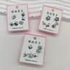 Pendientes de lentejuelas a rayas pequeños, frescos y con un diseño único - pendientes de moda, un juego de tres pares en una caja, disponibles en varios estilos para venta al por mayor