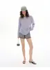 Camiseta blanca de manga larga de Tencel para mujer, ligera y transparente, perfecta para principios de otoño, que ofrece protección solar, corte holgado, ideal como capa interior o top base, con un estilo puro y seductor
