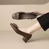 Moda Nova Primavera/Outono 2026 Versátil Salto Médio Salto Bloco Boca Rasa Sapatos de Salto Único Feminino Comute Strass Toque de Luxo Sapatos de Salto Alto