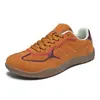 Zapatillas para pareja transfronteriza 2026 superventas puntera ancha piel suela plana casual para hombre negro ligeras zapatillas de entrenamiento alemanas