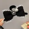 Pinza para el Cabello con Lazo Blanco y Negro de Camelia para Mujer, Pinza de Tiburón para la Parte Trasera de la Cabeza, Elegante Accesorio para el Cabello