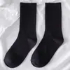 Calcetines negros para mujer calcetines de media pantorrilla al por mayor ins estilo coreano de moda calcetines de felpa para primavera y otoño calcetines cortos estilo japonés jk con zapatos pequeños de cuero