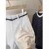 ¡Tan cómodo de llevar!! Muy recomendado, le queda a todo el mundo~ Pantalones cortos casuales minimalistas estilo británico con cinturón