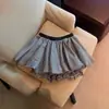 Falda para chicas sexys, anti-exposición, minifalda abullonada, estampado floral blanco, falda de línea A de cintura alta para mujeres petites, estilo de verano