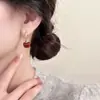 Pendientes de Fruta de la Paz Rojos Diamante Lujo Accesible Gama Alta Exquisitos Pendientes de Oro Atmósfera de Otoño e Invierno Pendientes de Navidad
