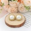 Corea Dongdaemun ins Estilo Chanel Vintage Imitación Perla de Concha Diamante Pendientes Tocados Accesorios de Aleación Explosión