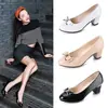 Sapatos femininos de salto alto com strass, sapatos de salto alto de outono para mulheres, sapatos de couro novos estilo 2026 com laço raso, sapatos de salto baixo para trabalho profissional