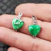 Colgante de Jade Colgante de Jade Verde Seco en Forma de Corazón Colgante de Corazón de Melocotón Verde Base Blanca Colgante de Colgante de Collar con Forma de Corazón Verde Yang Colgante de Jade