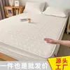 Funda de colchón acolchada juego de tres piezas, cubierta de cama antideslizante para dormitorio individual de estudiante