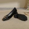 Salto Alto Quadrado Francês Salto Grosso Feminino 2025 Novo Sapatos de Casamento Vermelhos Primavera e Outono Couro Envernizado Salto Médio Bico Fino Sapatilhas