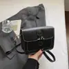 Bolsa Quadrada Pequena Elegante e Versátil para Mulheres 2026 Nova Bolsa de Ombro Retro Tendência Bolsa Transversal Simples para o Dia a Dia