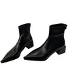 Bico fino, zíper traseiro, novas botas da moda, salto grosso, cano curto, botas curtas da moda europeia e americana, botas finas simples 2026 para primavera e outono