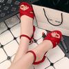 Fabricantes que venden sandalias coreanas de verano para mujer, nuevas, de moda, con tacón grueso y punta abierta, con hebilla de metal, talla 2018