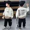 Conjunto de Dos Piezas con Sudadera Deportiva para Niños Estilo Coreano Letras con Spray para Primavera y Otoño Ropa para Bebés Comercio Exterior