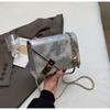 Bolsa Crossbody 2025 Primavera Retro Trendy Moda Bolsa de Ombro Corrente Fivela Personalizada Motocicleta Moda Pequena Bolsa Quadrada