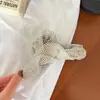 Presilha de Cabelo Vintage de Gaze Plissada Nuvem Bolinhas para Rabo de Cavalo Alto, Piranha de Cabelo Feminina para Coque no Topo da Cabeça, Acessório de Cabelo Presilha Tubarão