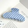 Pinza grande de rayas rosas y azules estilo coreano para recogidos en la nuca, pinza para el pelo serie color dopamina, accesorio para el pelo pinza de tiburón