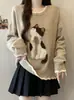 Suéter de punto recto con bordado de gato color avena para mujer, nuevo y elegante para otoño 2026, top suave y acogedor A13623