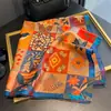 2025 Verano Más Vendido Delgado Versátil Protección Solar Bufanda Cuadrada Pequeña Elegante para Mujer Estampado de Seda Reductora de Edad Chal Pequeño Venta al por Mayor