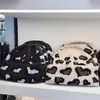 Al por mayor Coreano 2025 Principios de Otoño Nuevo Sombrero de Punto Tejido Corazón Retro Americano Dulce Elegante Lana para Circunferencia de Cabeza Grande