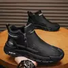 Sapatos Masculinos 2026 Outono Novo Estilo Botas Masculinas de Couro Estilo Martin Calçados Esportivos Casuais Tendência Slip-on Calçados de Segurança para Trabalho Masculino