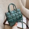 Bolsa feminina com texto, nova bolsa transversal, popular na internet, preta, pequena e quadrada, para primavera e verão de 2022