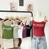 Moda Primavera y Verano Nueva Estampado de Letras Dibujos Animados Lindo Pequeño Tirante con Almohadilla en el Pecho Chica Atrevida con Colgante de Gato Chaleco