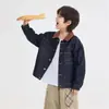 Ropa Infantil Hai Ma 2026 Otoño Nuevas Llegadas Ropa de Otoño Elegante para Niños Chaqueta de Mezclilla Estilo Coreano Ropa para Niños Talla Mediana y Grande Elegante