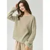 Suéter minimalista Campari de caimento relaxado, feito de seda e cashmere para mulheres, com decote de um ombro só e design de tricô solto e casual.