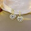 Pendientes de Botón de Amor Elegantes de Estilo Coreano Incrustados de Diamantes Estilo Mori Pequeños Frescos de Moda Pendientes Versátiles Nicho Lujo Ligero Pendientes de Gama Alta