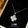 Colar Simples de Zircônia Cúbica Branca Trevo de Quatro Folhas com Strass Versátil para o Dia a Dia Corrente para Clavícula Flor com Toque de Luxo Leve Joias de Alta Qualidade para Mulheres